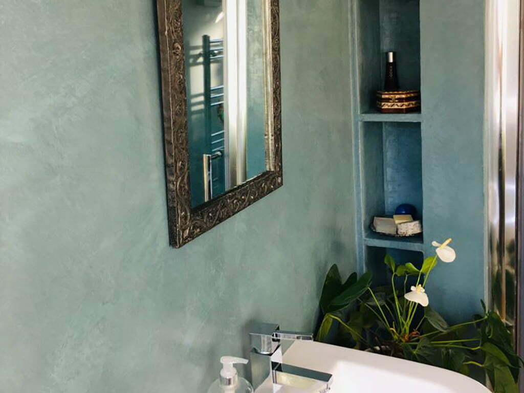 Blue Tadelakt Bathroom by Ferri Decorations