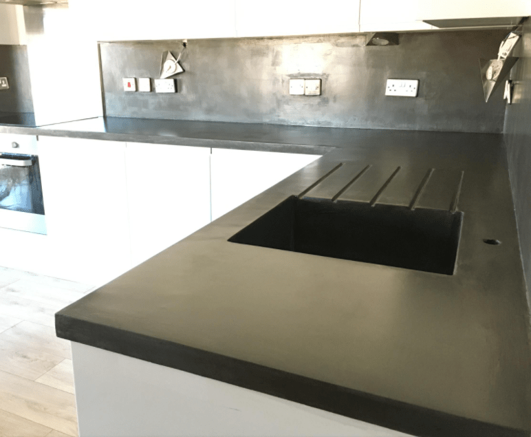 Black microcement ktichen worktop